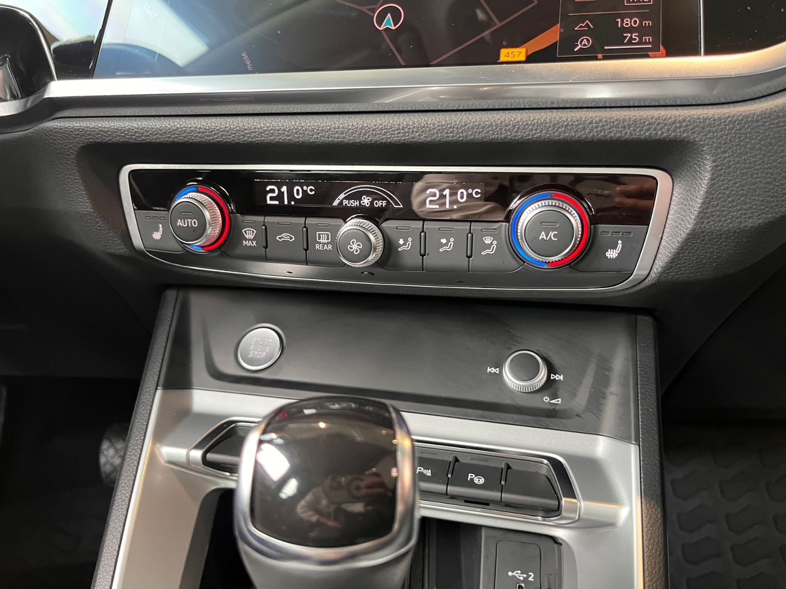 Fahrzeugabbildung Audi Q3 40 TFSI quattro advanced PANO AHK LED