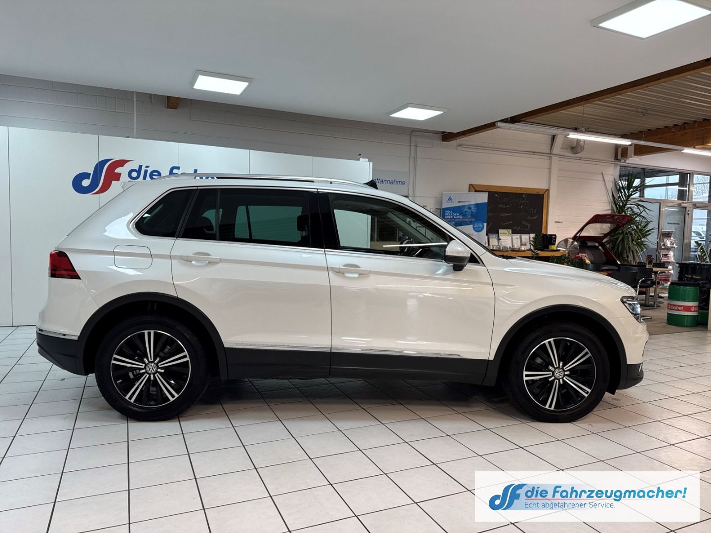 Fahrzeugabbildung Volkswagen Tiguan Highline BMT Start-Stopp El. Panodach Nav