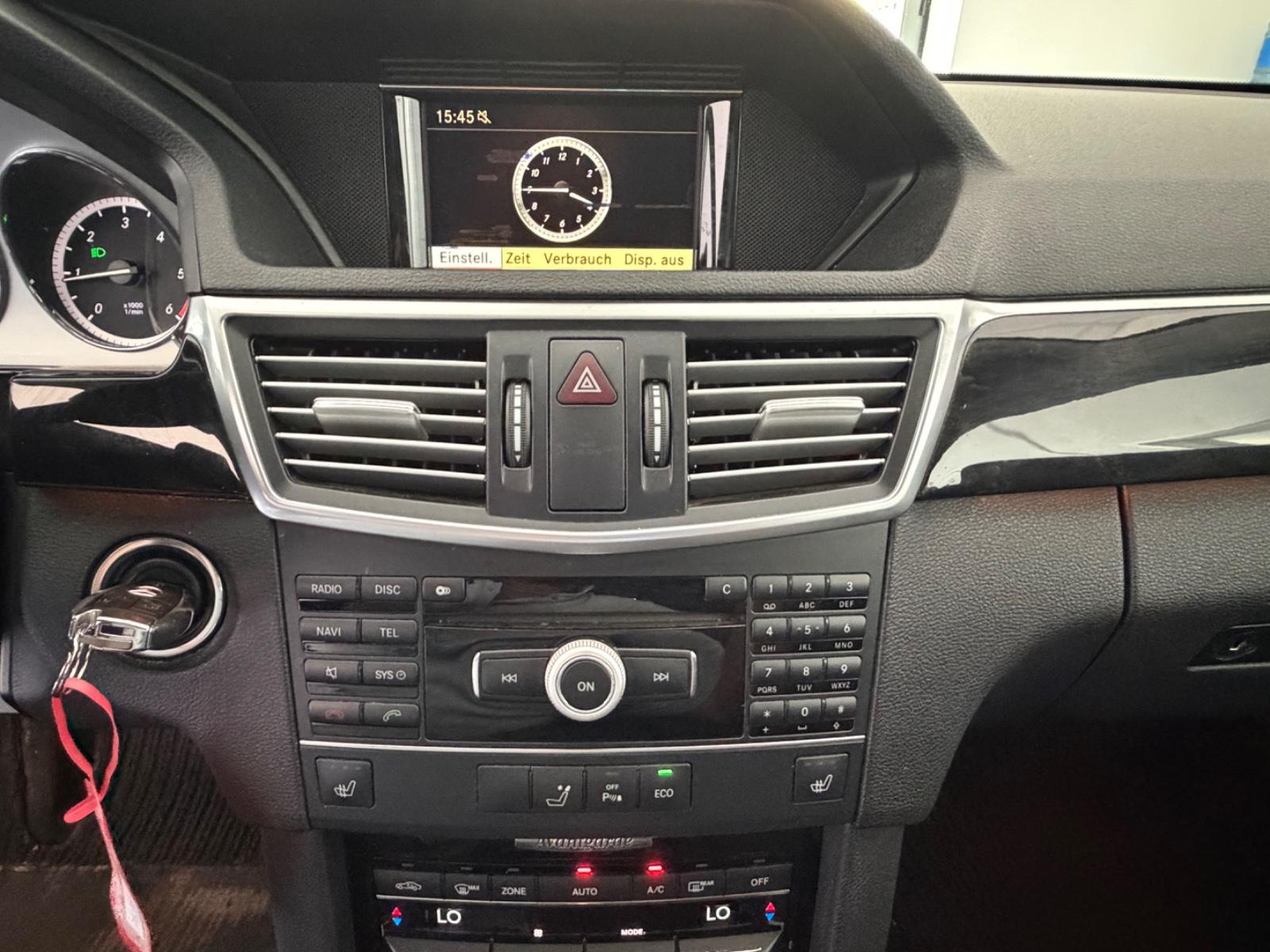 Mercedes-Benz E220dT CDI BlueEfficiency