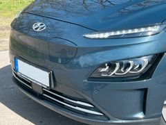Fahrzeugabbildung Hyundai KONA EV Advantage 100kW *RW305KM*Navi*ACC*LED*