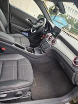 Mercedes-Benz CLA 250 DCT 4MATIC - - schwarze Mercedes-Benz CLA 250