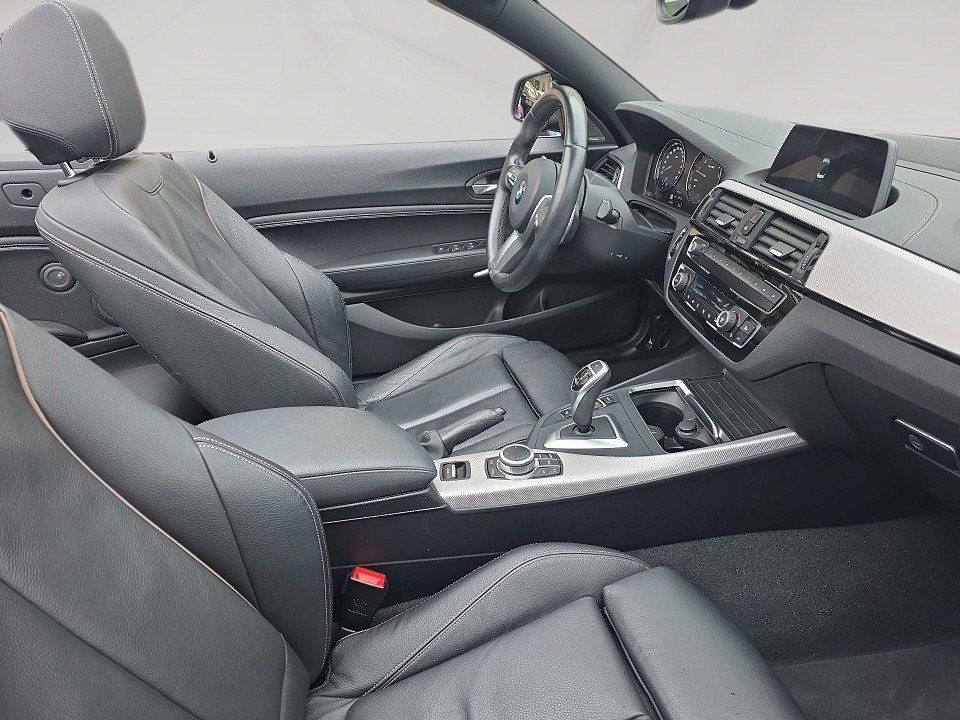 Fahrzeugabbildung BMW 2 Cabrio 230 i M Sport