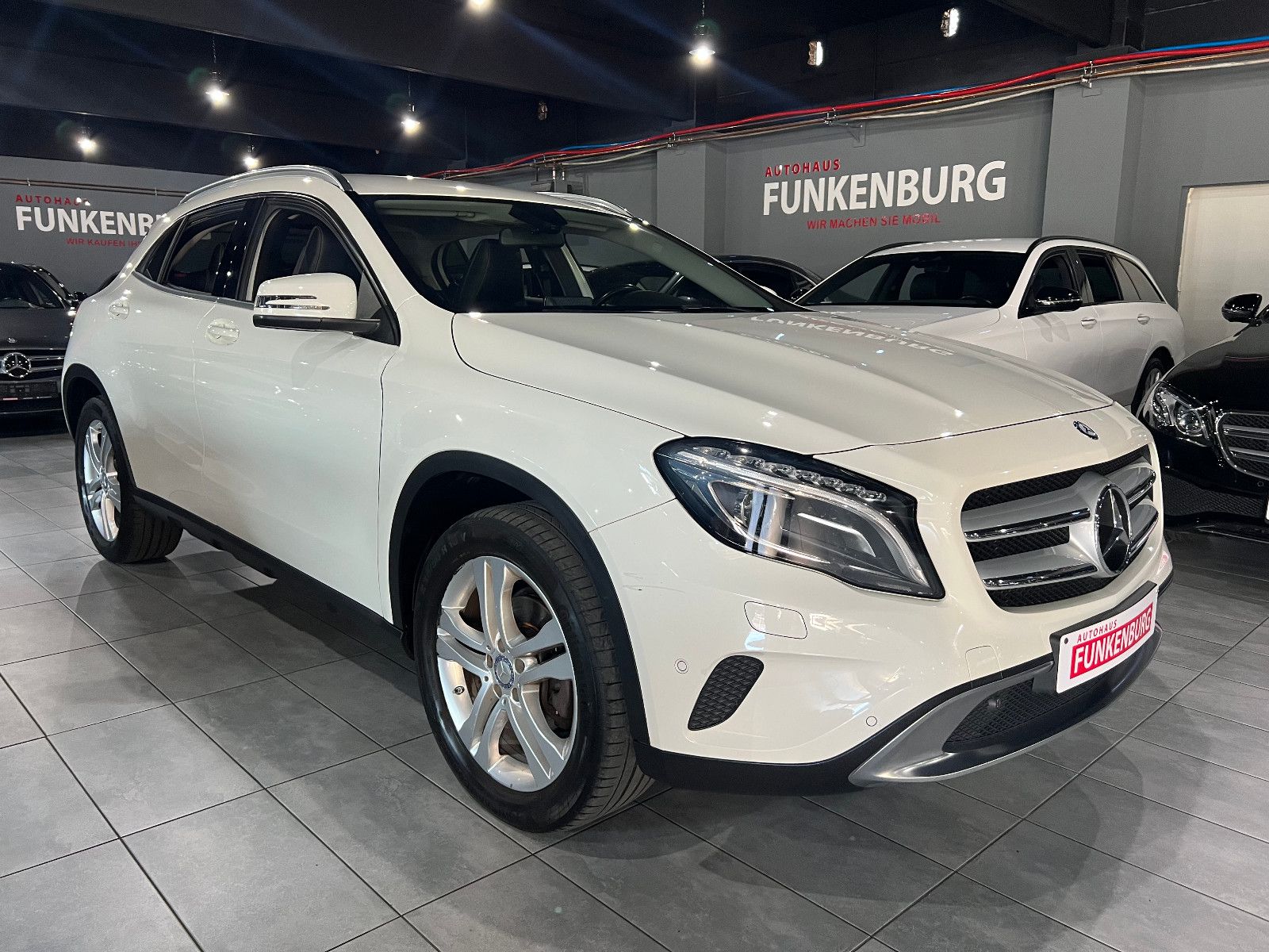 MERCEDES-BENZ GLA 220 CDI 4Matic AUT/LEDER/NAVI/XEN/KAMERA/AHK
