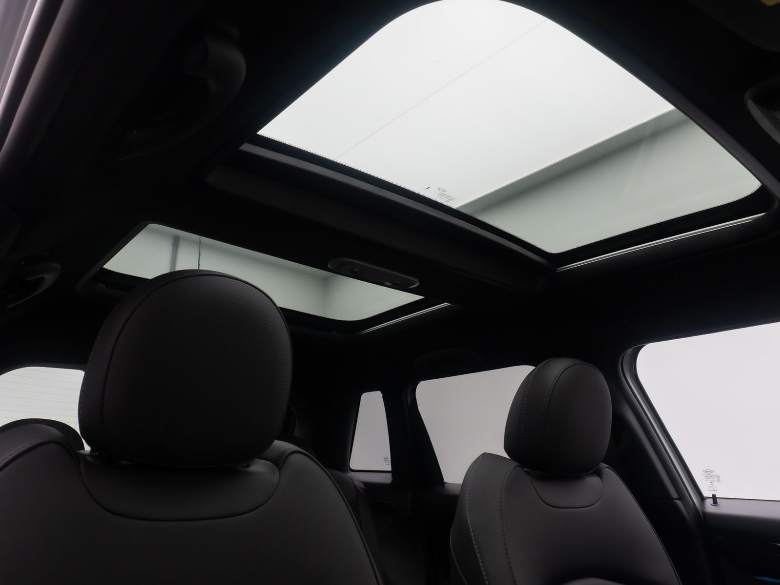 Fahrzeugabbildung MINI COOPER Panorama Kamera HUD H/K DAB Komfort Voll