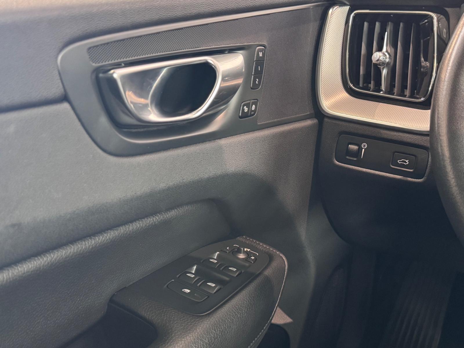 Volvo XC 60 Inscription 2WD*DIGITAL*LED*LEDER*MEMORY*