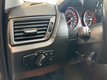 BMW X1 18 d xDrive *Navi*Pano*BiXenon*AHK*