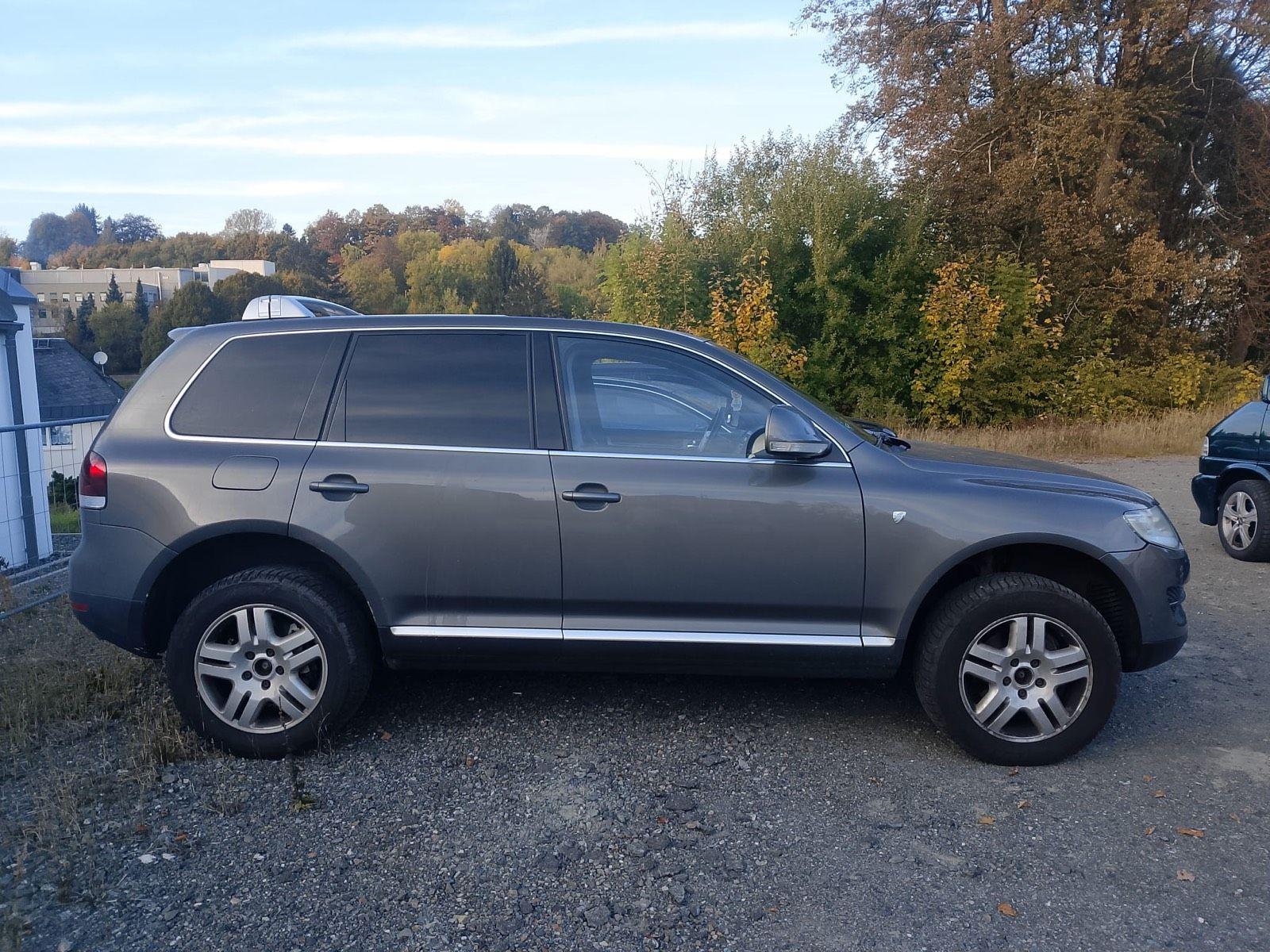 Volkswagen Touareg 2008 — rear view