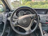 Honda Accord 2.4 Executive Automatik Executive - Honda Accord mit Benzin-Antrieb: Limousine, 2.4