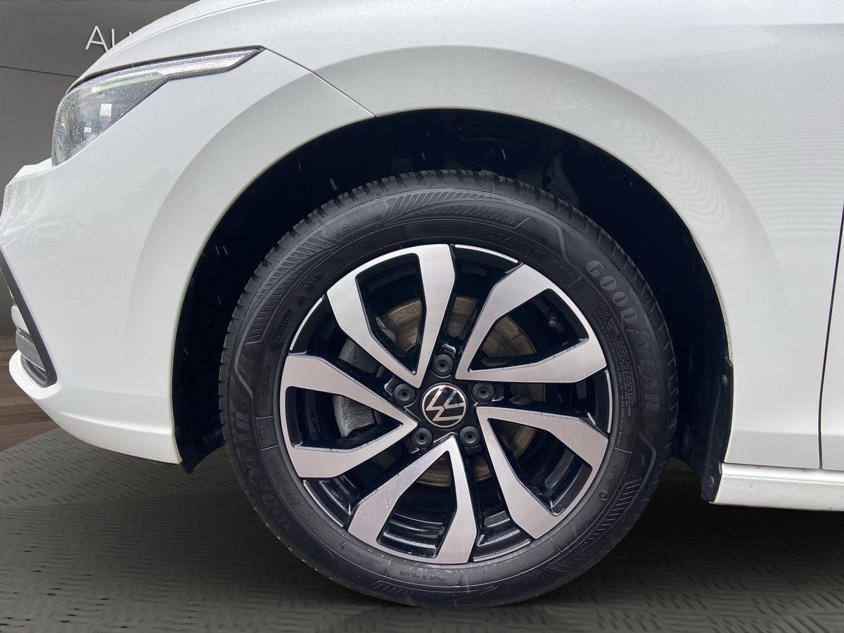 Golf VIII 1.5 TSI 6-Gang Matrix-LED StHz Panoram