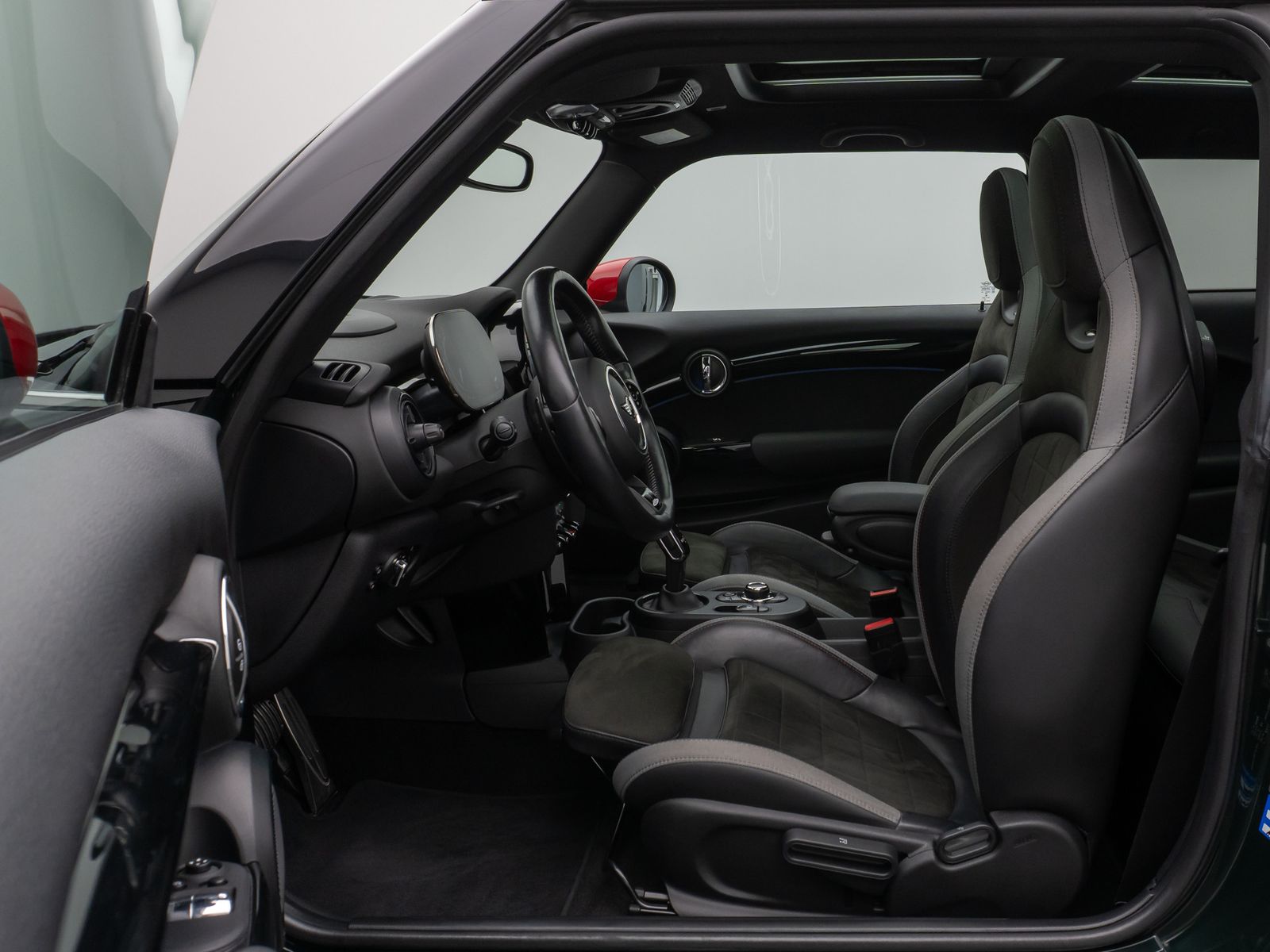 Fahrzeugabbildung MINI John Cooper Works Panorama Kamera HUD DAB Sport