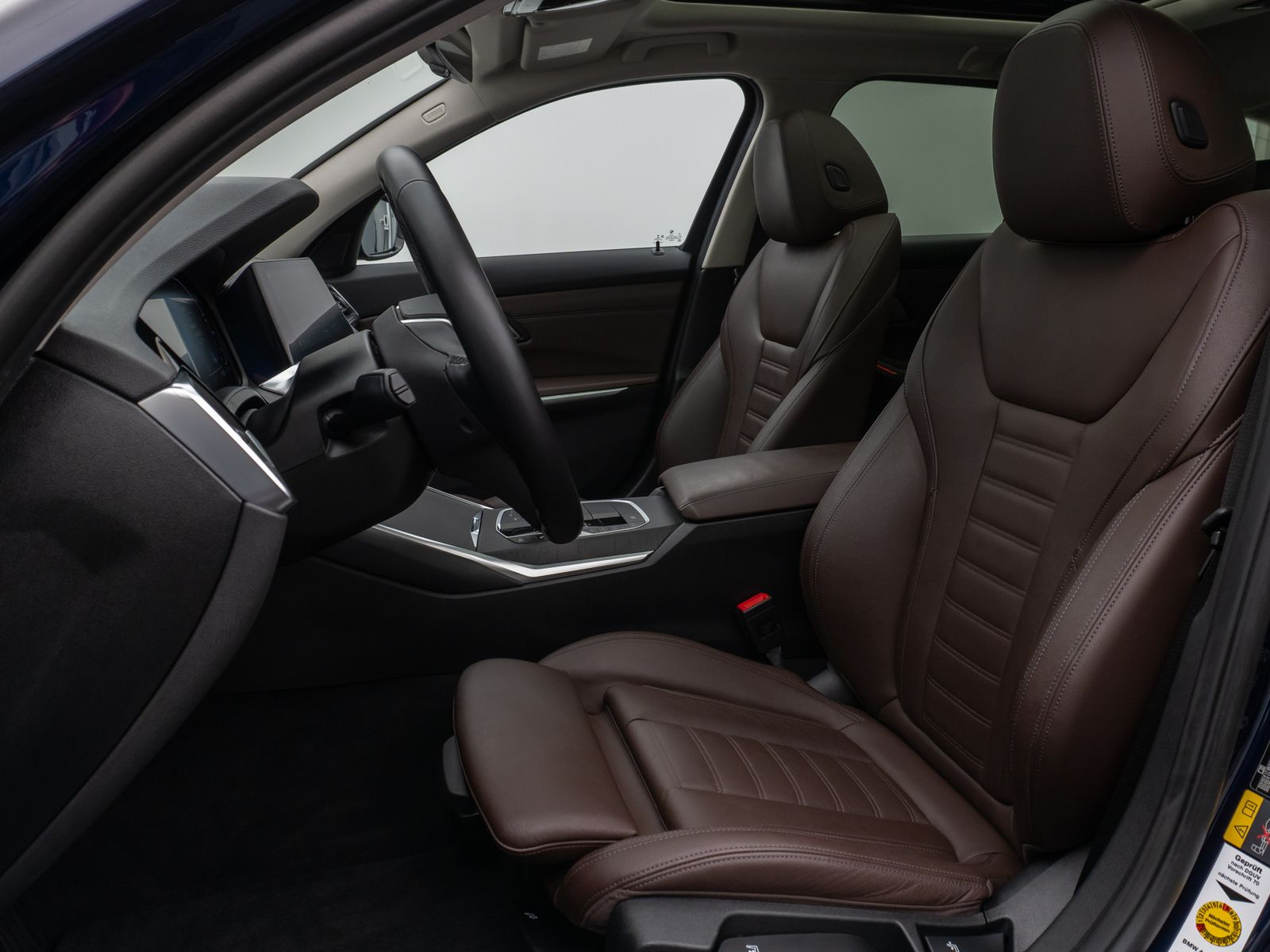 Fahrzeugabbildung BMW 330e Sport Line Panorama HUD DAB HiFi PDC Alarm