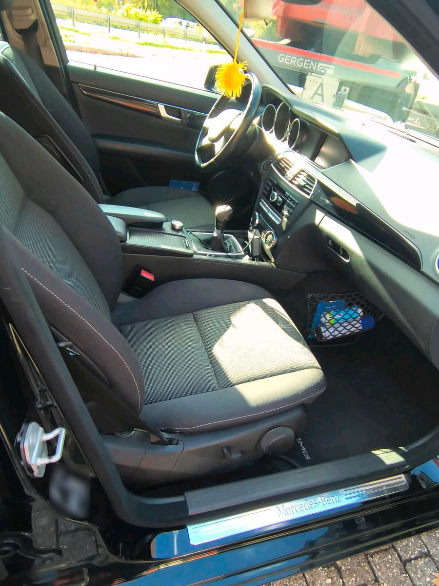 Mercedes-Benz C200 2011 — photo 10