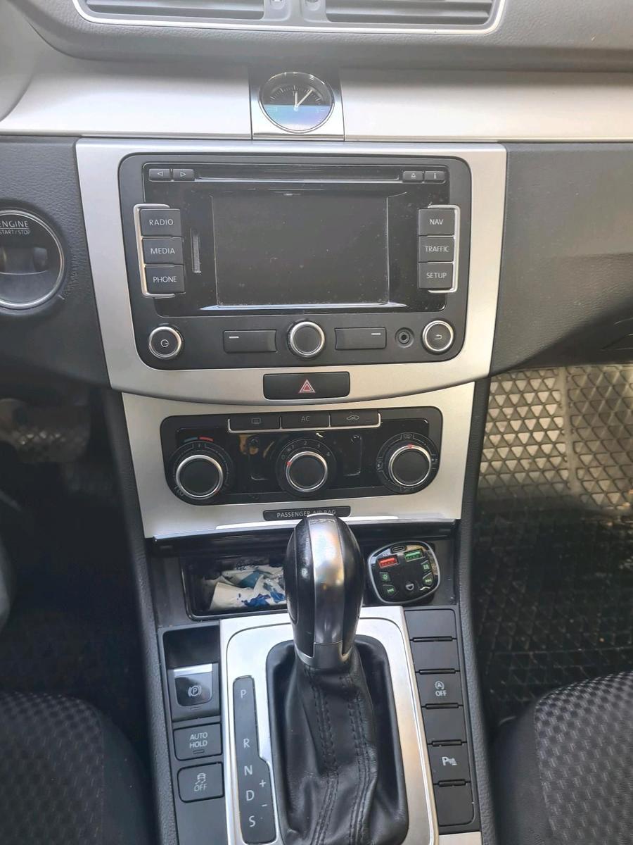 Volkswagen Passat 2011 — photo 9