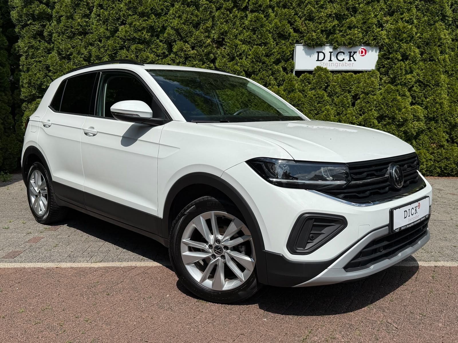 Fahrzeugabbildung Volkswagen T-Cross 1.0 TSI DSG Life LED+KAM+ACC+CARPL+SHZ+