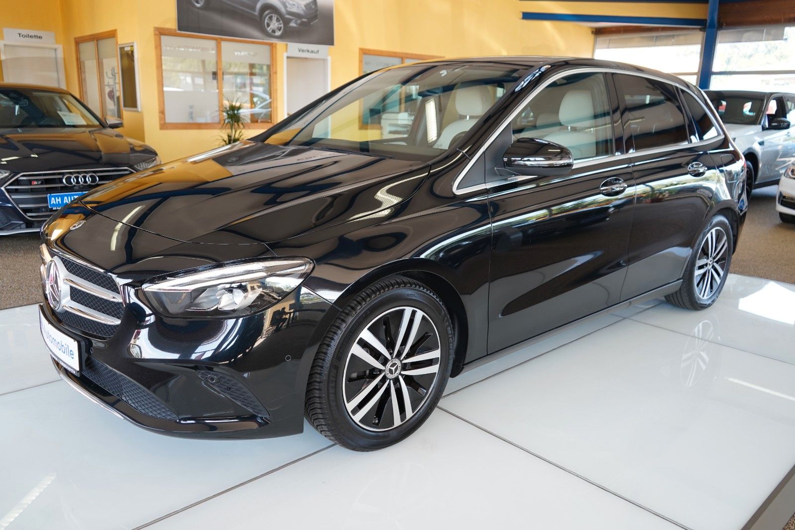 MERCEDES-BENZ B 180 AUTOMATIK / XENON / NAVI / LEDER / R-KAM