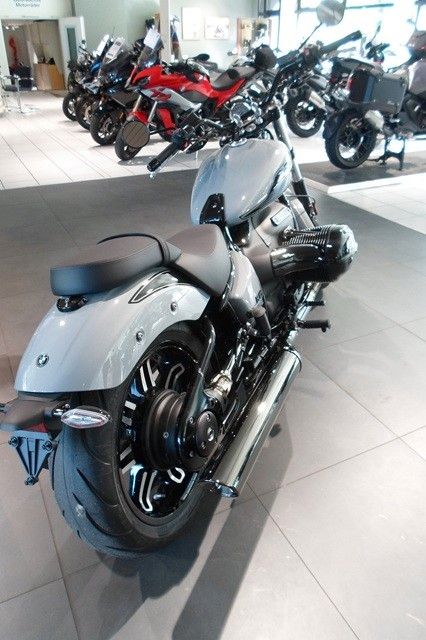 Fahrzeugabbildung BMW R18 mit Blacked-Out-Paket