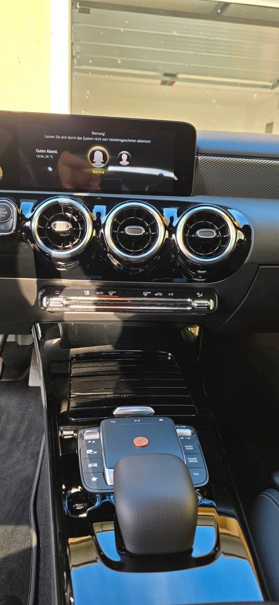 MERCEDES-BENZ A 180 -