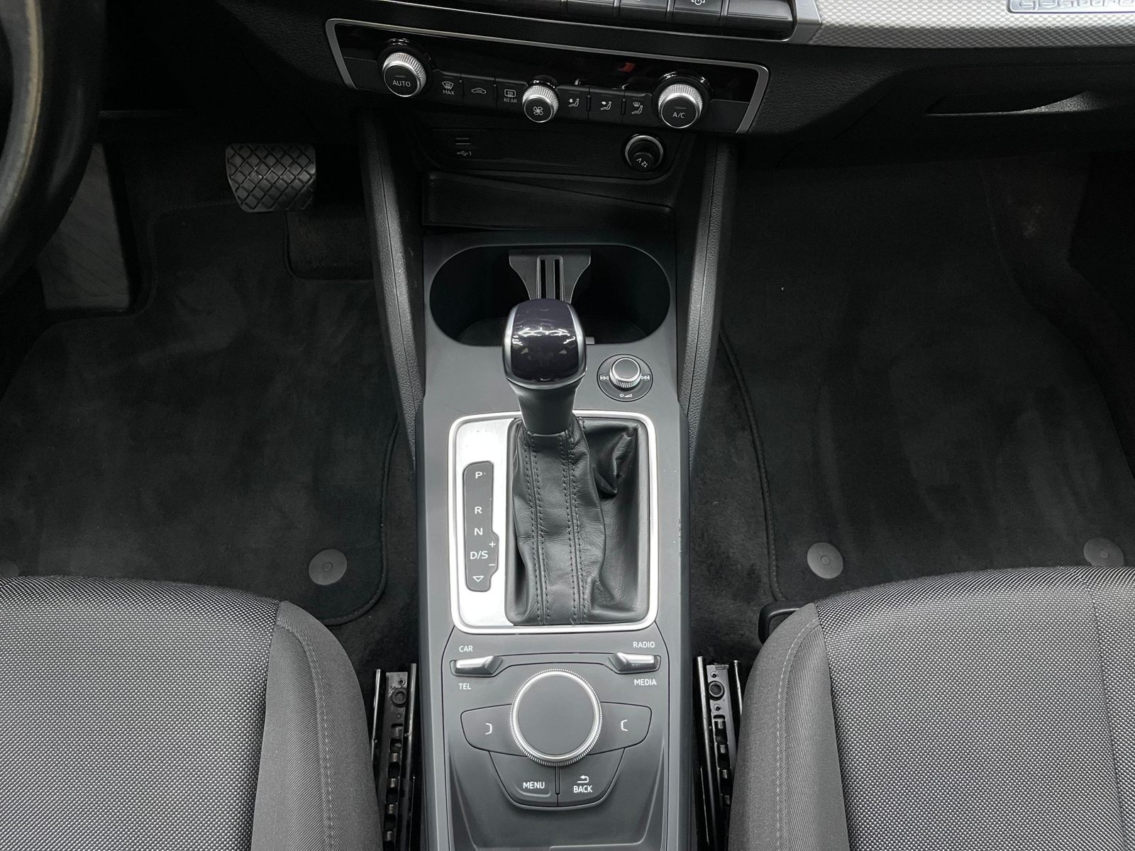 Fahrzeugabbildung Audi Q2 35d Quatt S-Tr. LED+KLIMAUT+HIFI+APS+DAB+ACC