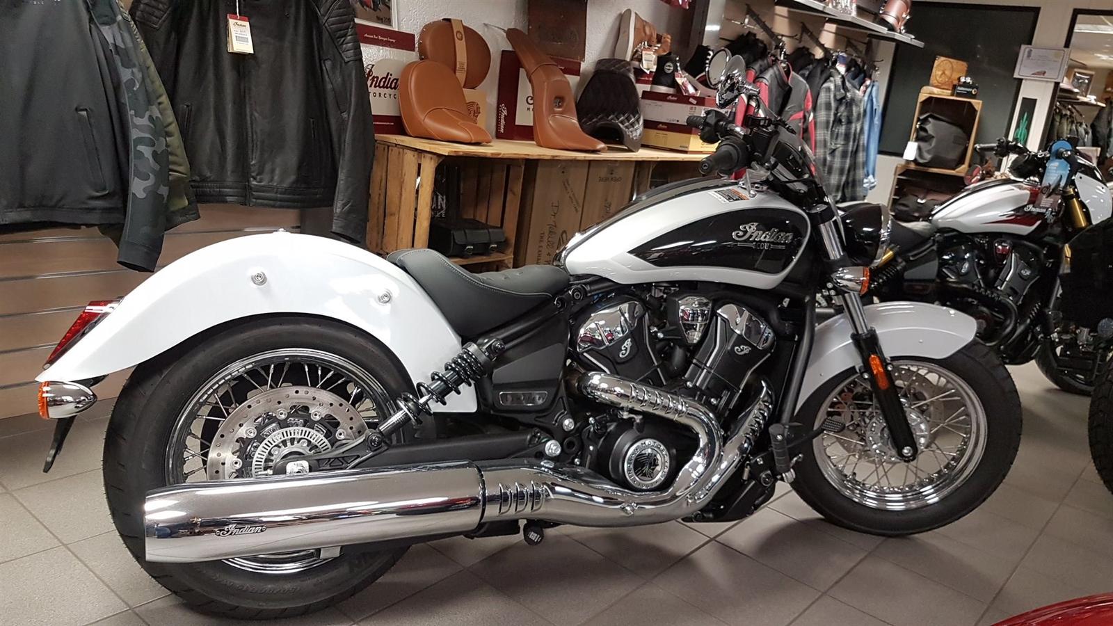 Indian Scout Classic MY25 Ghost White, Limited + Tech