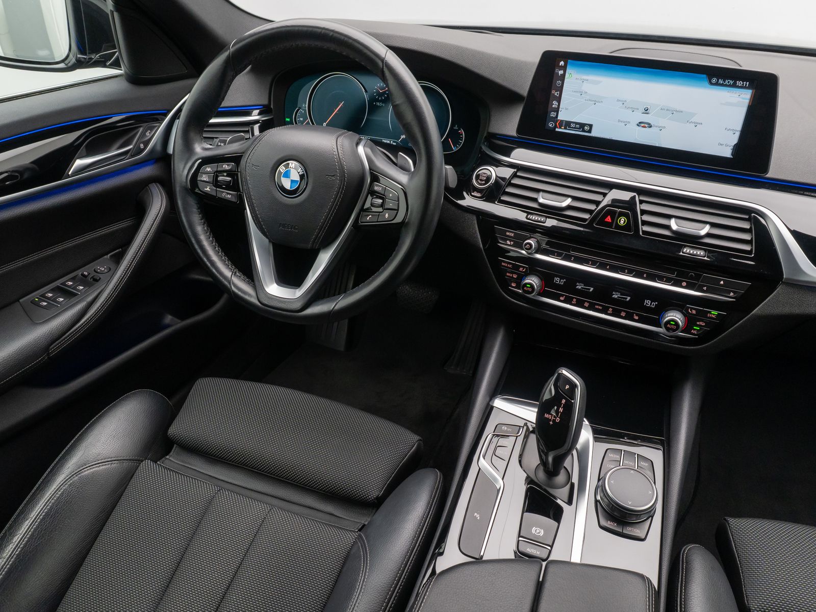 Fahrzeugabbildung BMW 530d Sport Line ACC Kamera HUD HiFi DisplayKey