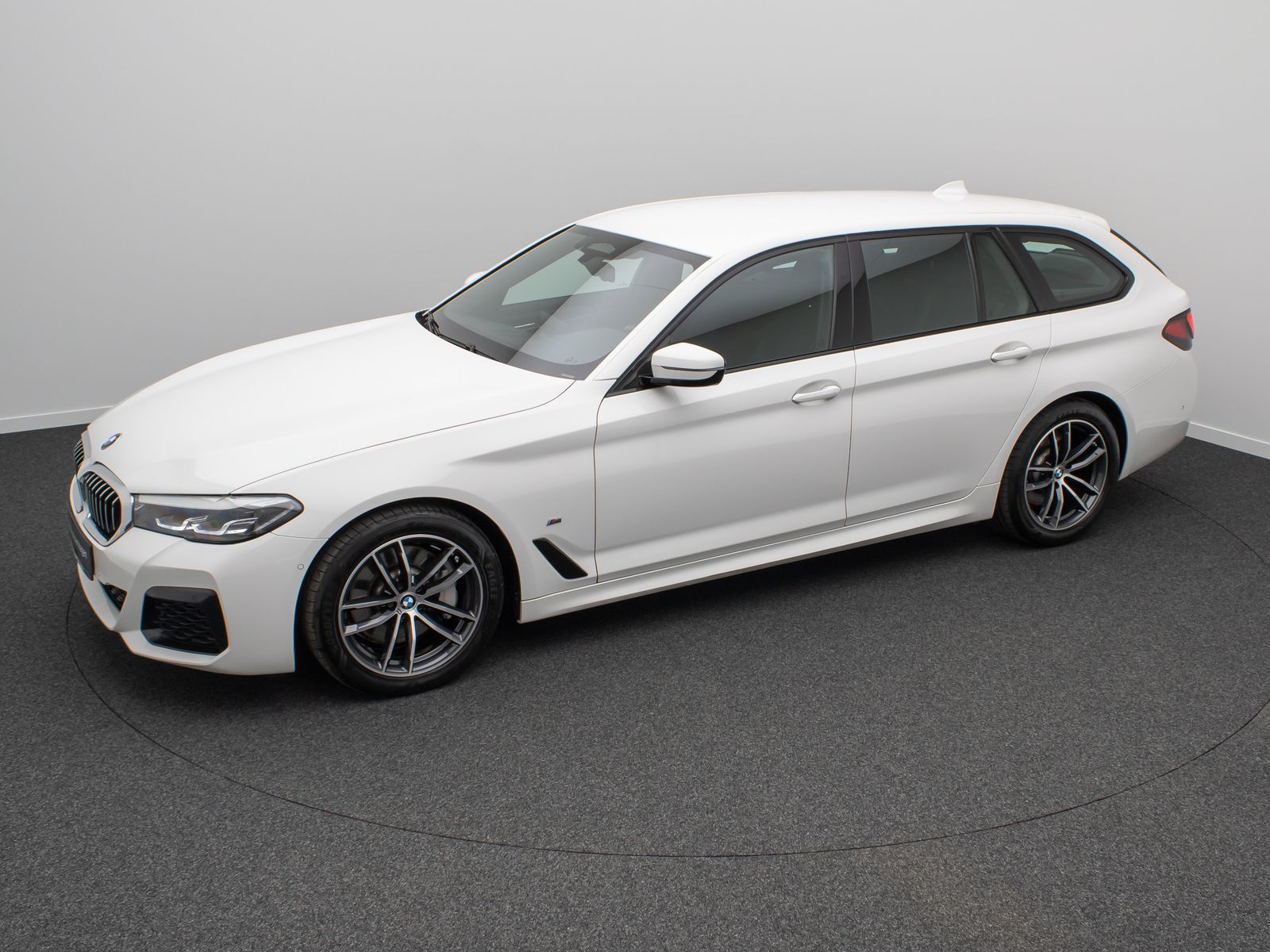 Fahrzeugabbildung BMW 530i M Sport Stop&Go Alarm DAB Komfort HiFi 18"