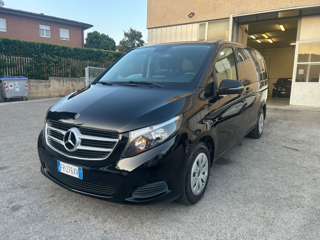Image of Mercedes-Benz V 220