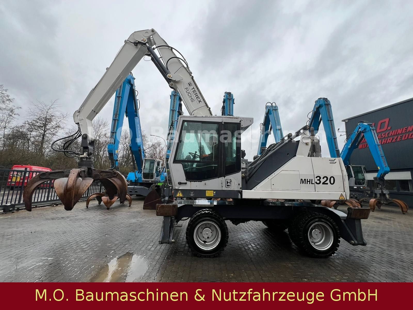 Fahrzeugabbildung Fuchs Terex MHL 320 / Polyp/ Liftkabine/