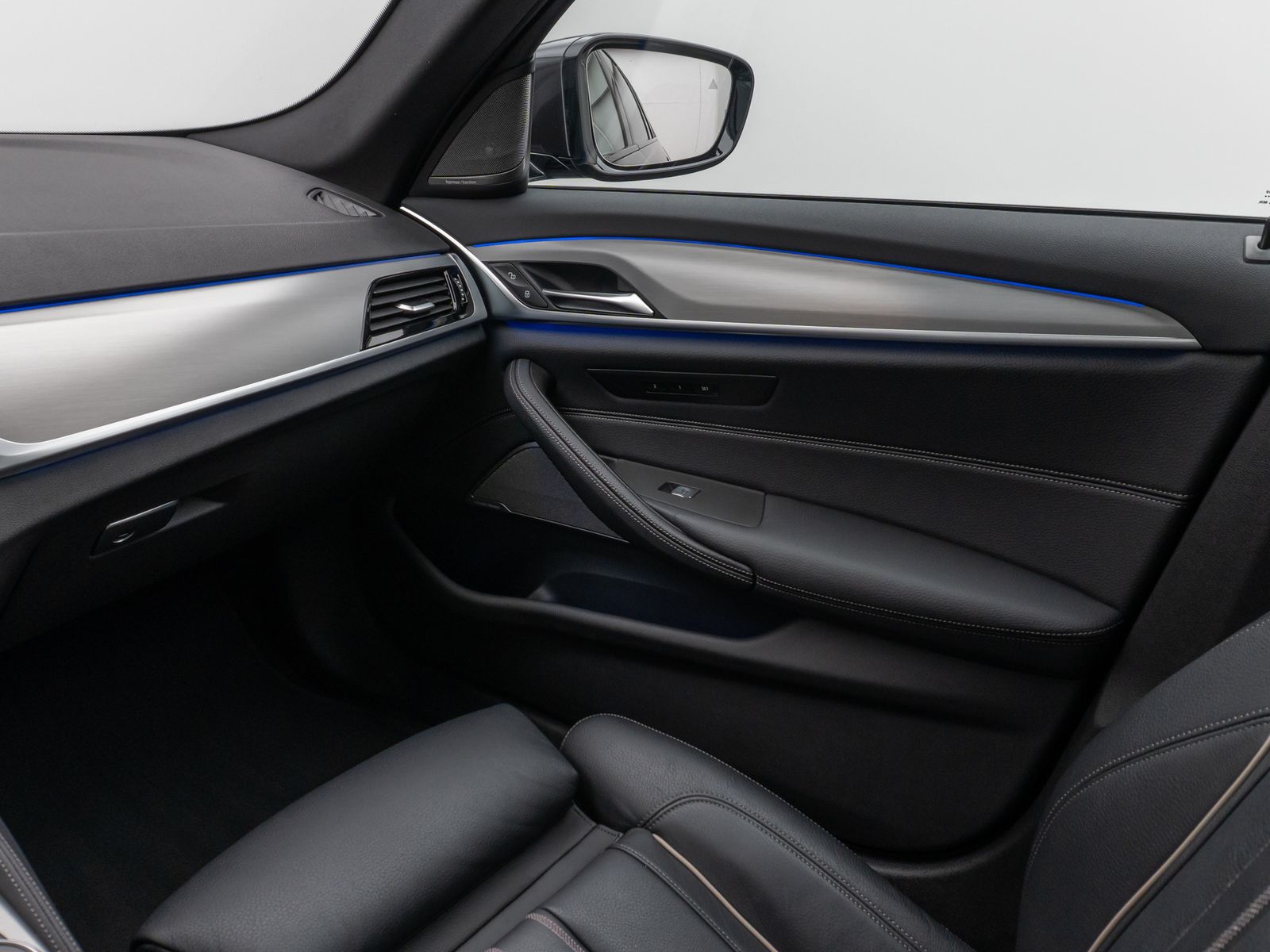Fahrzeugabbildung BMW 530d xD M Sport Laser Kamera HUD DAB H/K Komfort