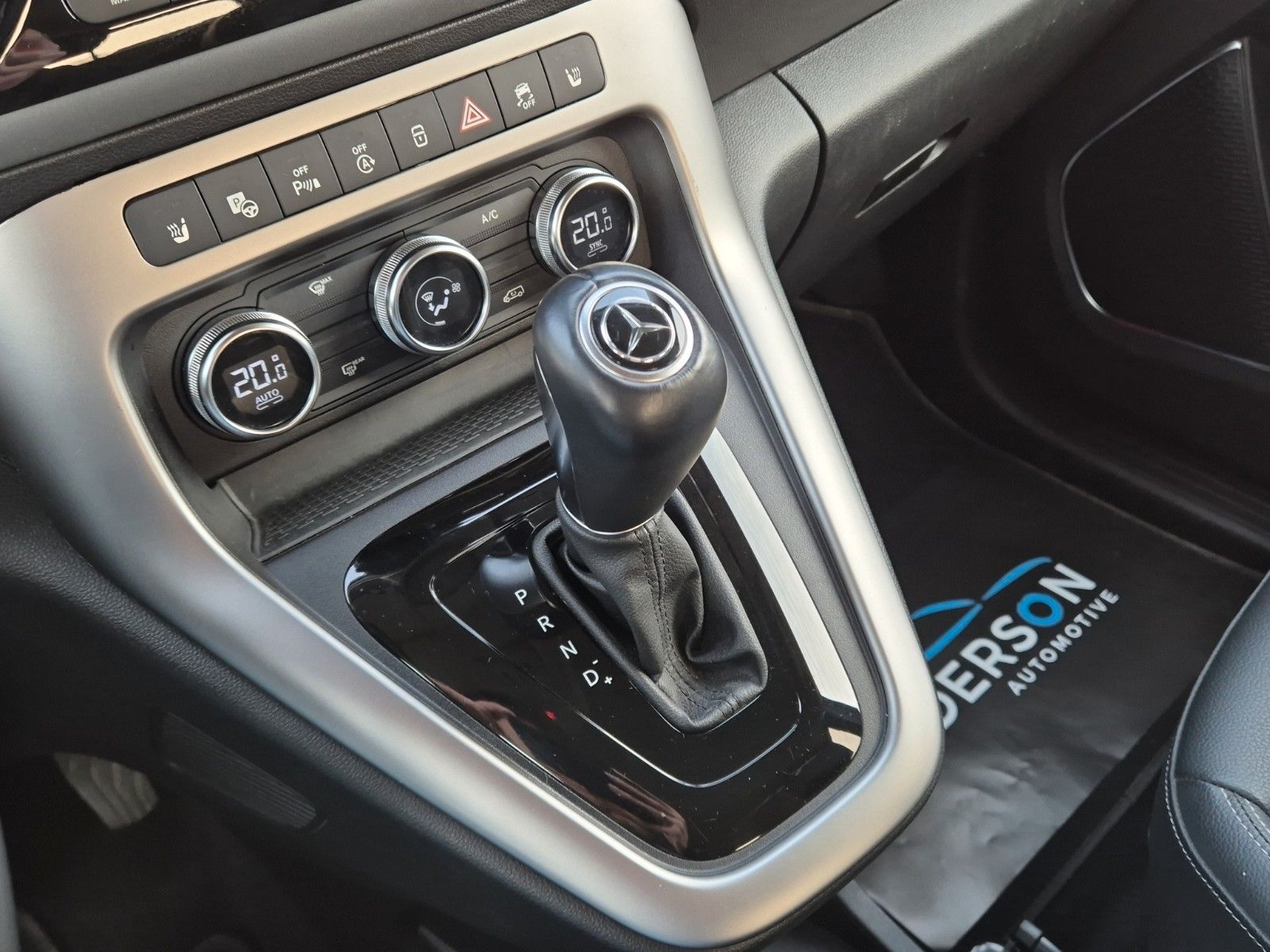 Fahrzeugabbildung Mercedes-Benz T-180 AUTOMATIK KAM LEDER NAVI LED ALLWETTER