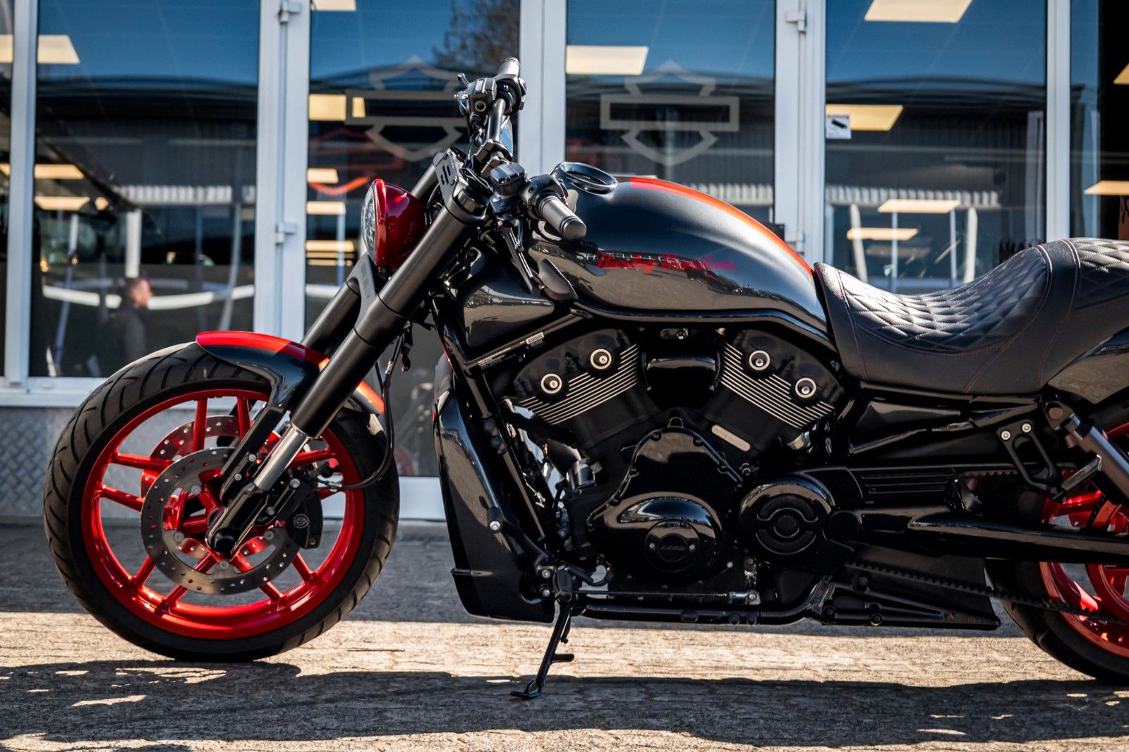 Fahrzeugabbildung Harley-Davidson VRSCDX Night Rod Special- Airride - Remus -