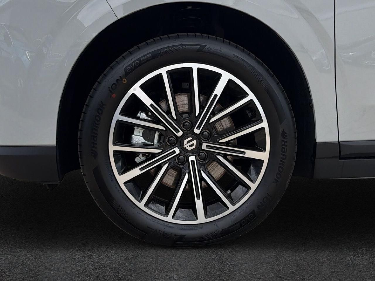 Fahrzeugabbildung Leapmotor B10 REEV - Hybrid Design