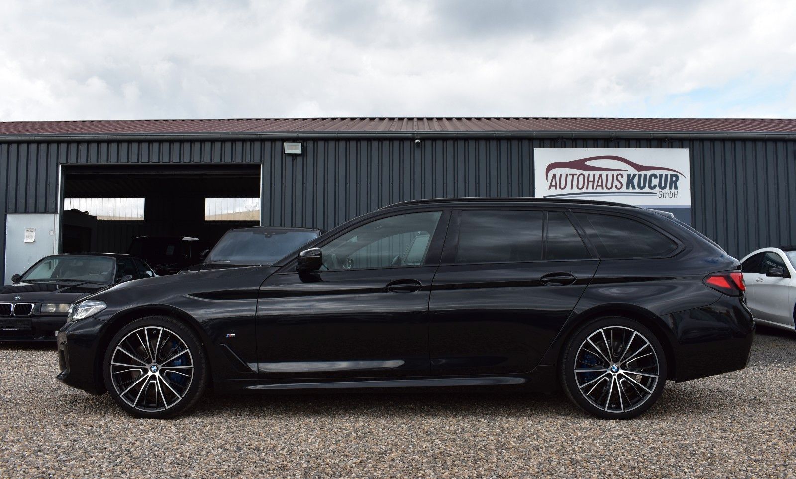 Fahrzeugabbildung BMW 530d Touring xDrive MSport LASER/HUD/KEYLESS/AHK