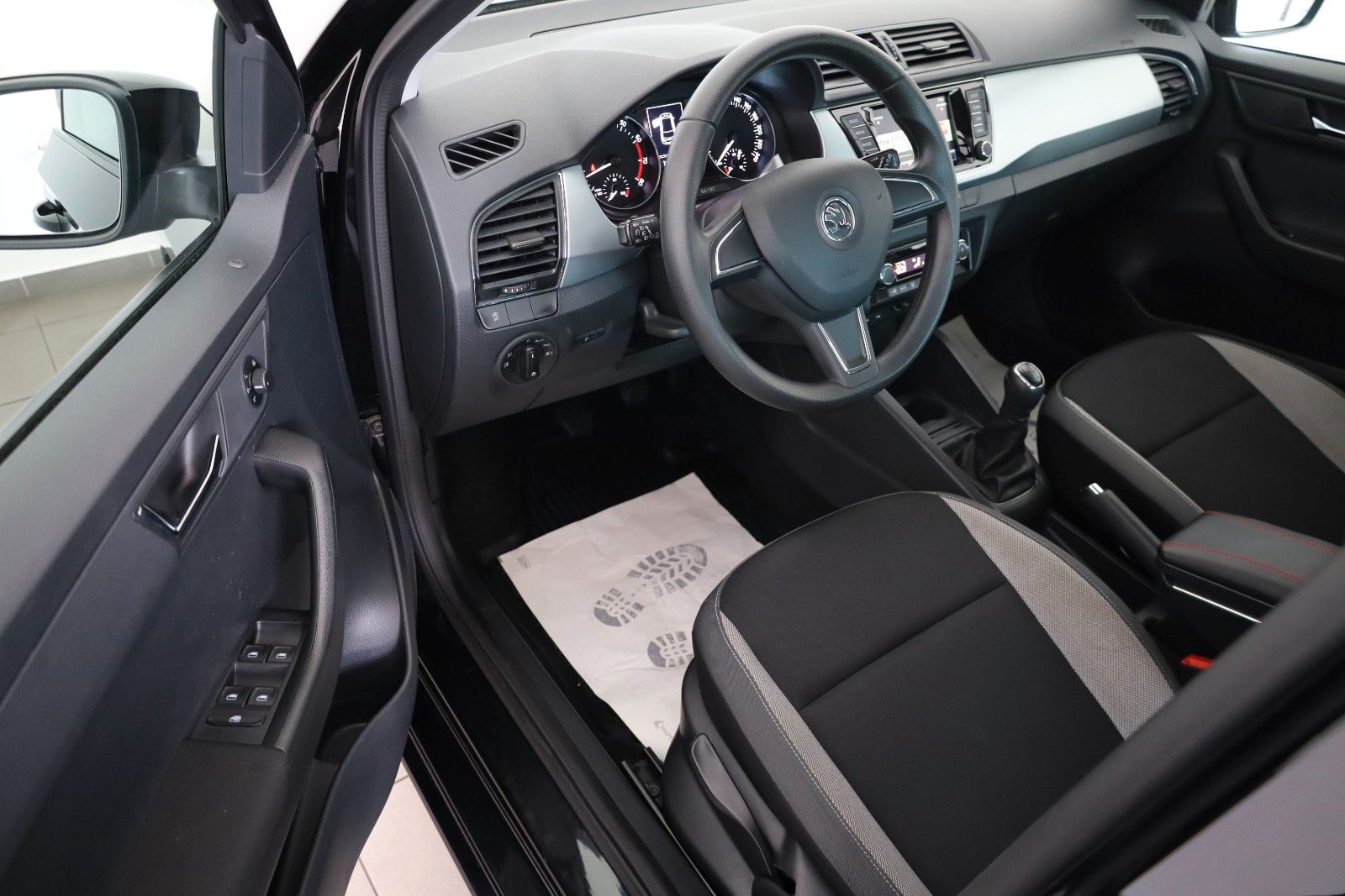 Fahrzeugabbildung SKODA Fabia Ambition PDC,Apple CarPlay,SR+WR