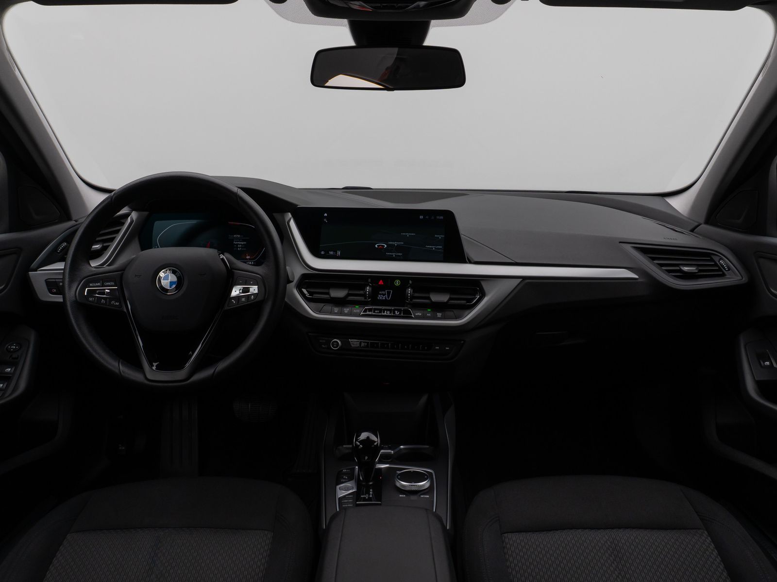 Fahrzeugabbildung BMW 120d  DAB HiFi AHK PDC Geschwindigkeitsreg LED