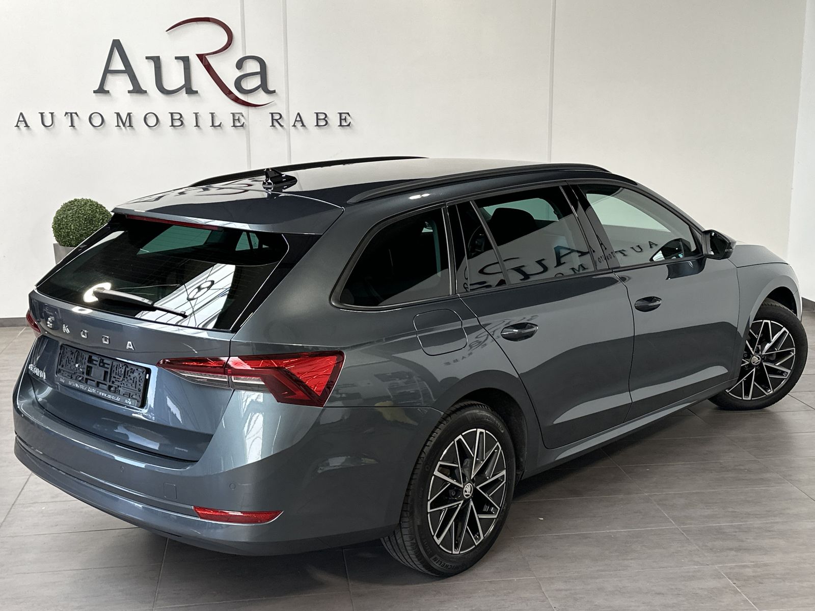 Fahrzeugabbildung SKODA Octavia Combi 2.0 TDI DSG Ambition NAV+LED+17ZO