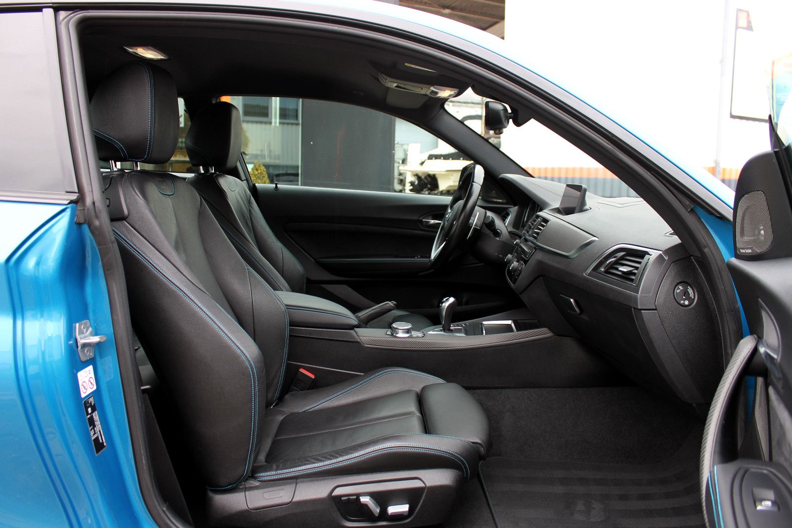 Fahrzeugabbildung BMW M2 Coupé DKG Carbon Dach PDC KAM TEMP H&K LED