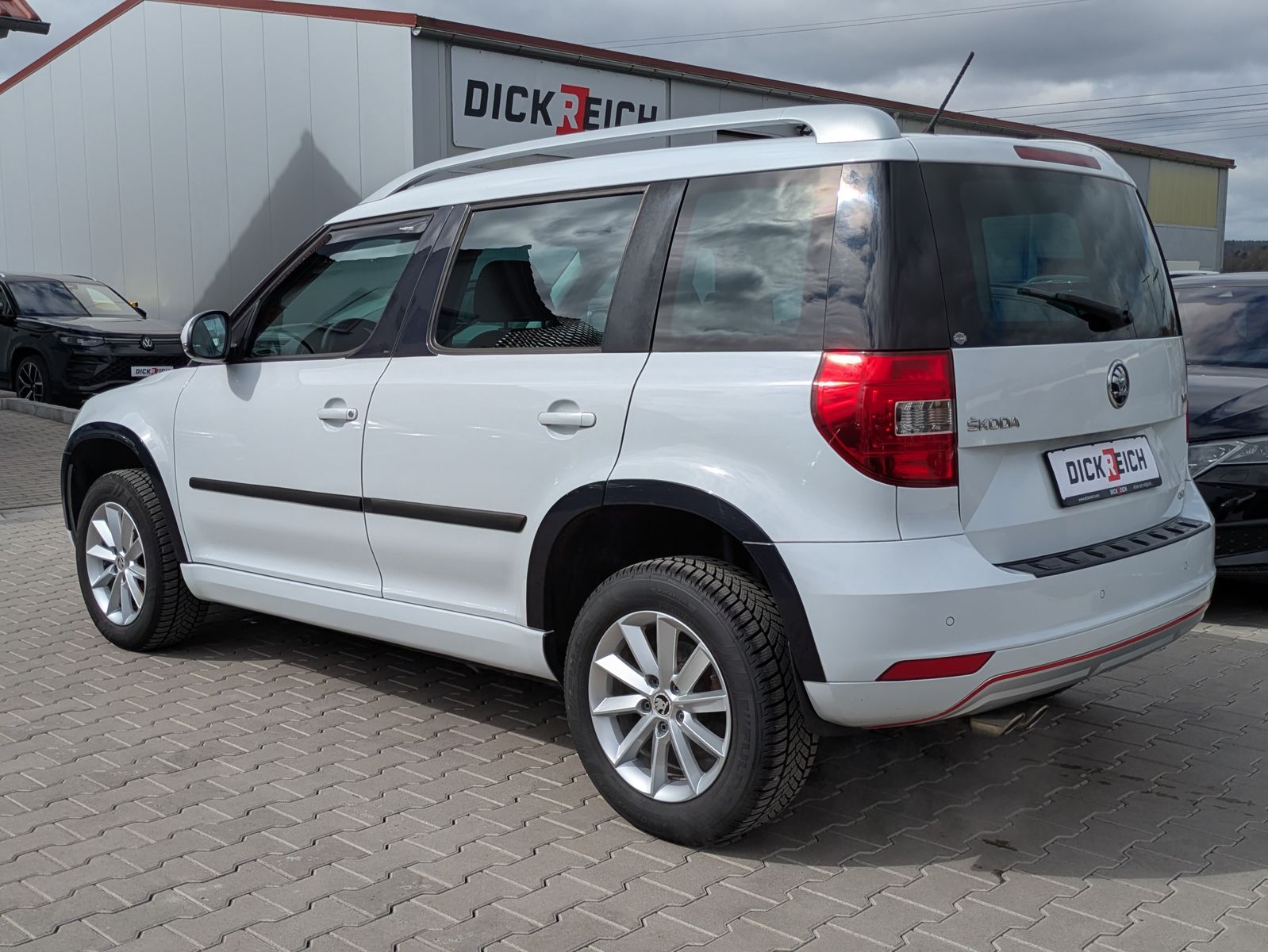 Fahrzeugabbildung SKODA Yeti 2.0 TDI Ambition 4x4 AHK*TEMP*PDC*SHZ
