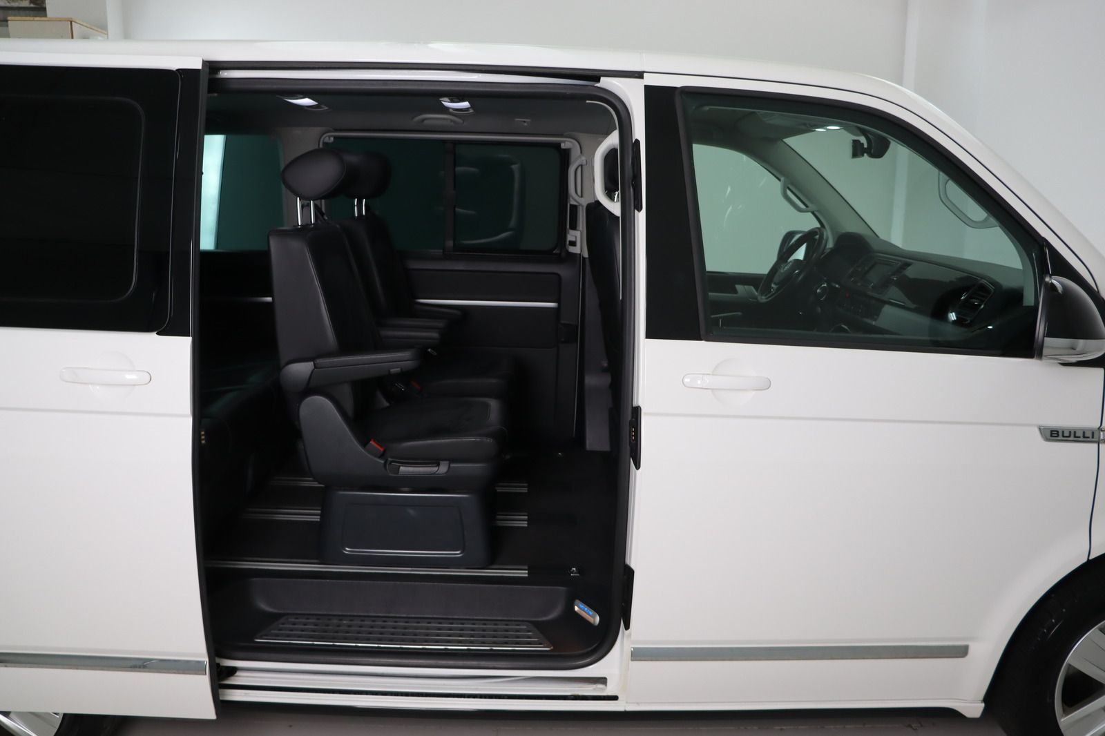 Fahrzeugabbildung Volkswagen T6 2.0 TDI Multivan Highl. * ACC 2xSchiebet LED