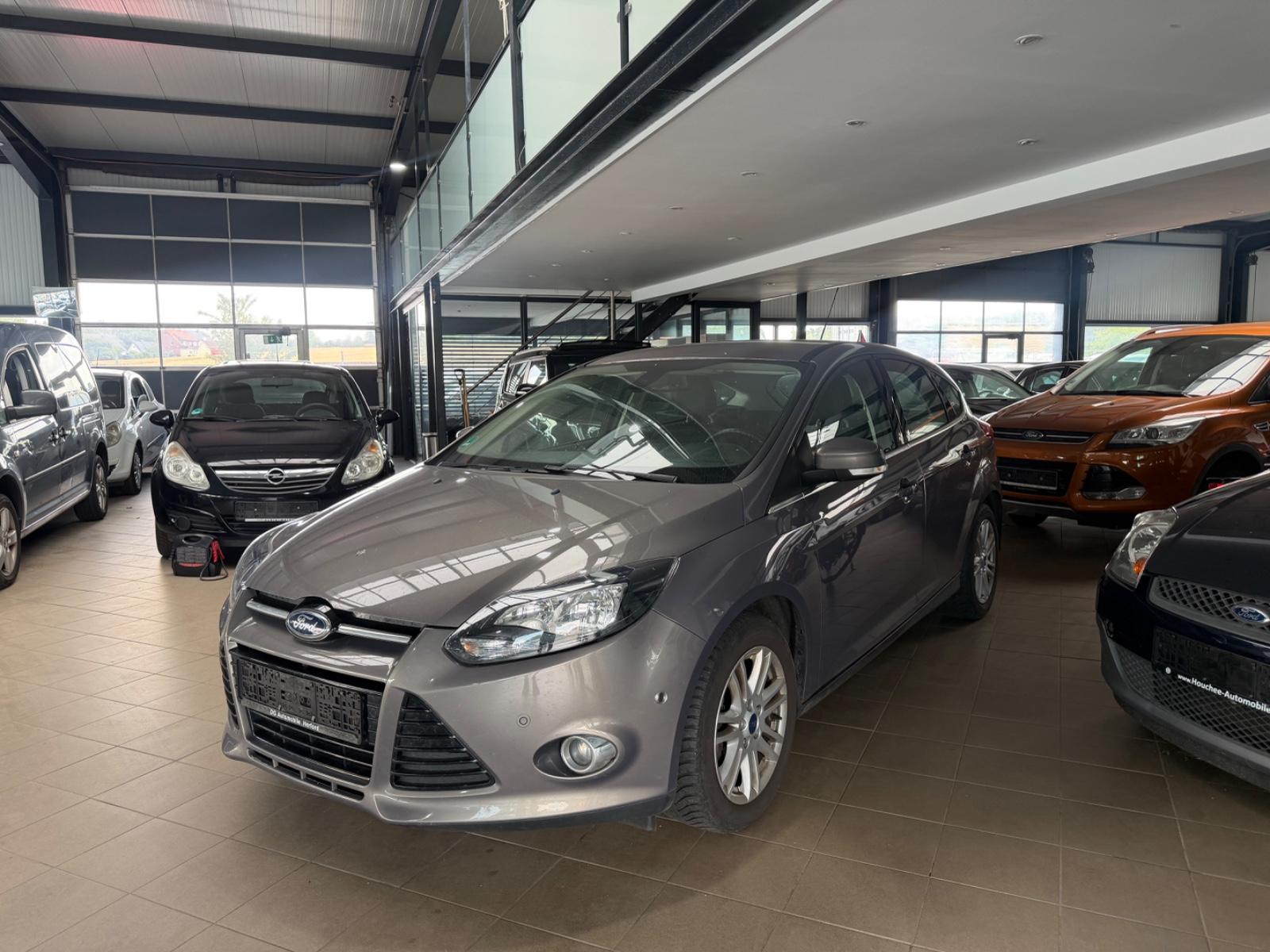 Ford Focus Lim. Titanium 1,6l  *81.000km*2-Hand