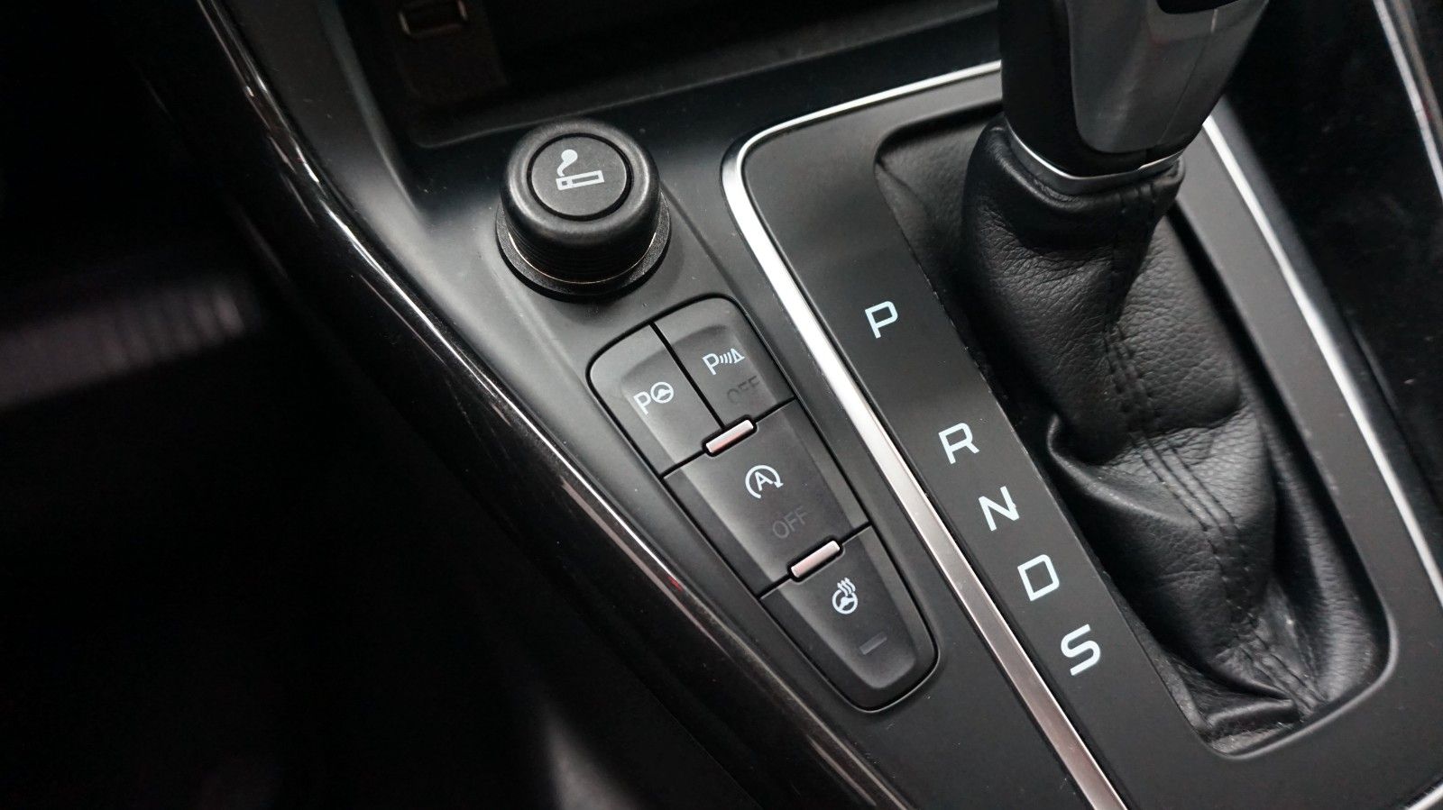 Fahrzeugabbildung Ford Focus Turnier Titanium  4,4L / 100 Verbrauch