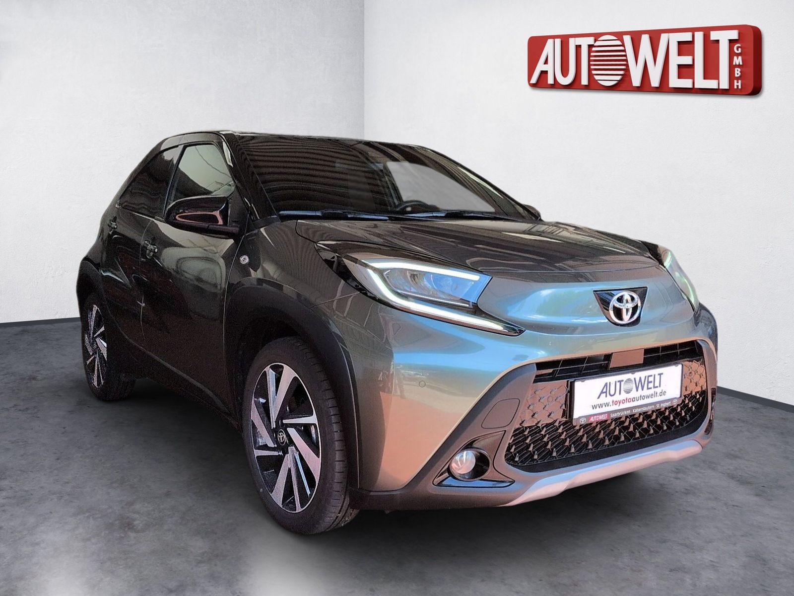 Fahrzeugabbildung Toyota Aygo X 1.0 Explore CVT AUT. KlimaA,LED,Navi,SHZ