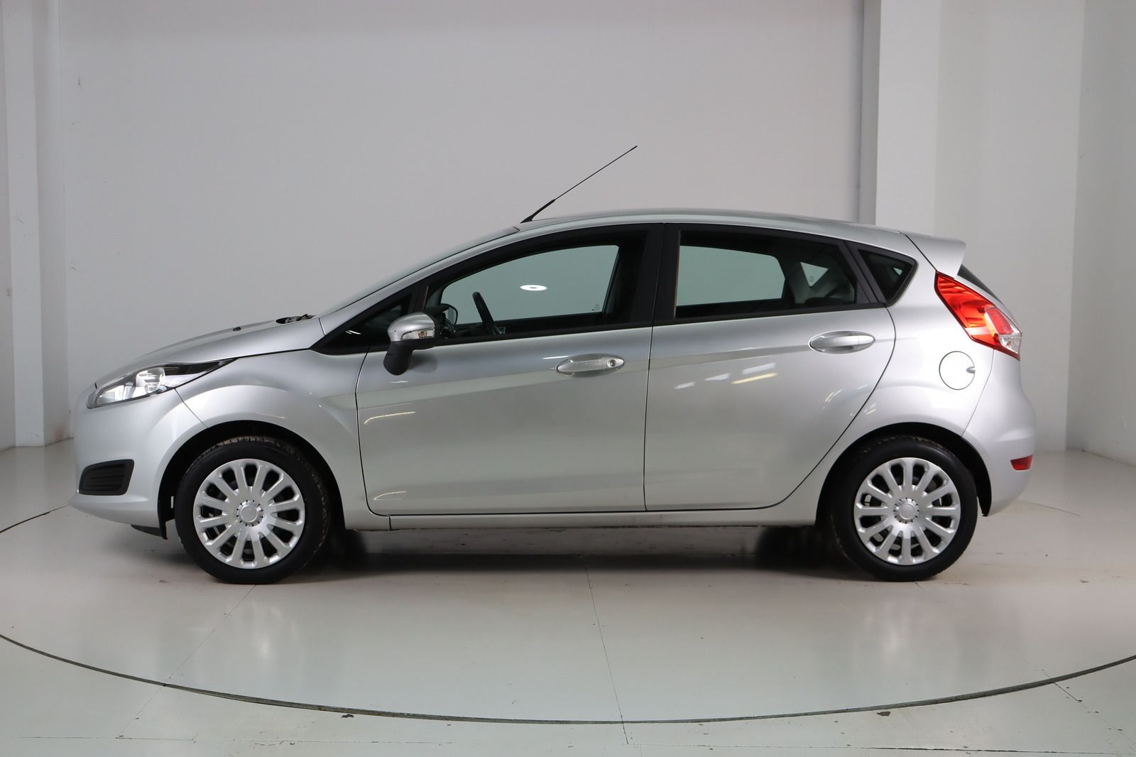 Fahrzeugabbildung Ford Fiesta 1.25l Duratec DOHC EFI * beh.FS * SHZ * T