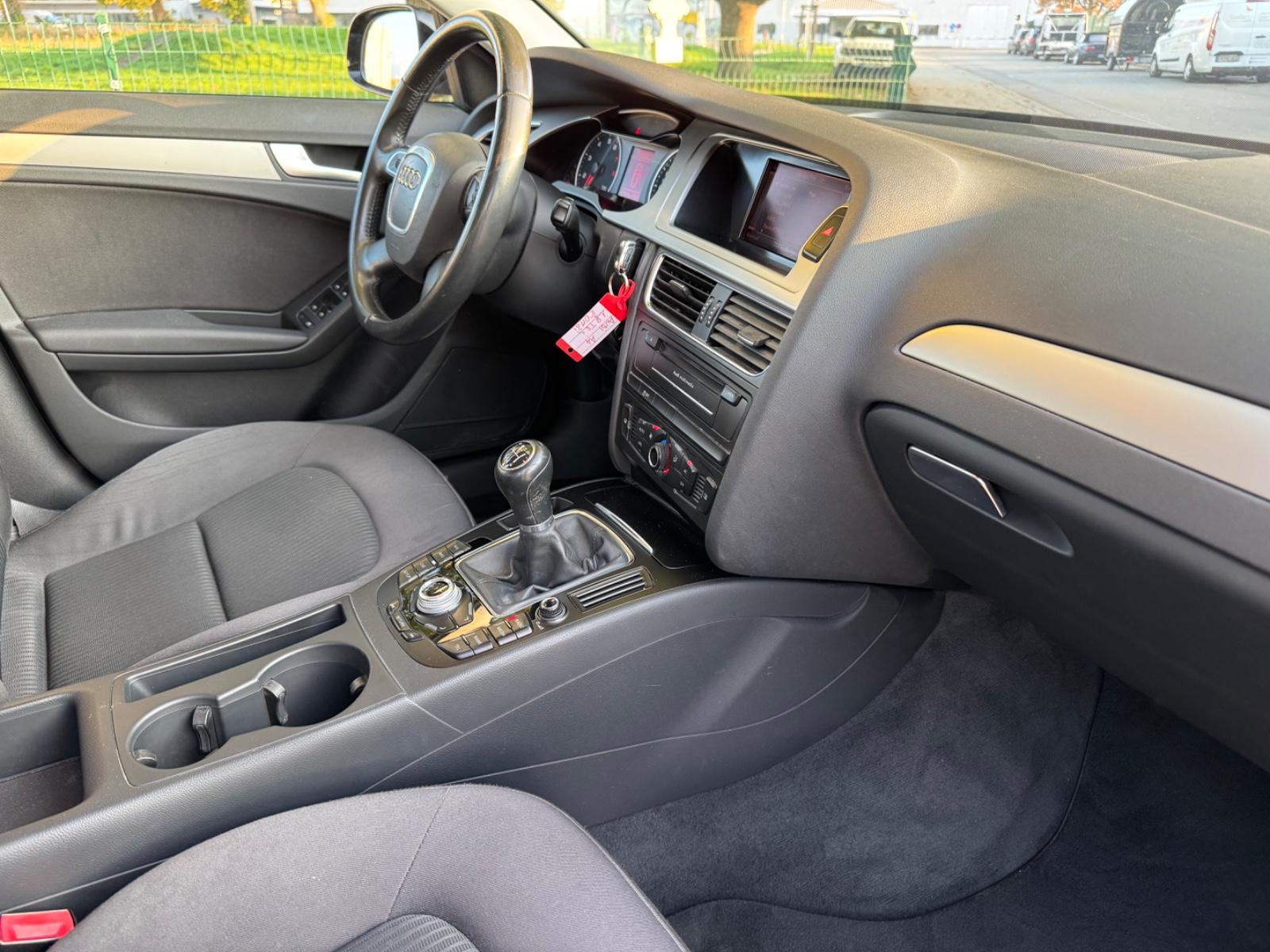 Audi A4 2011 — photo 16