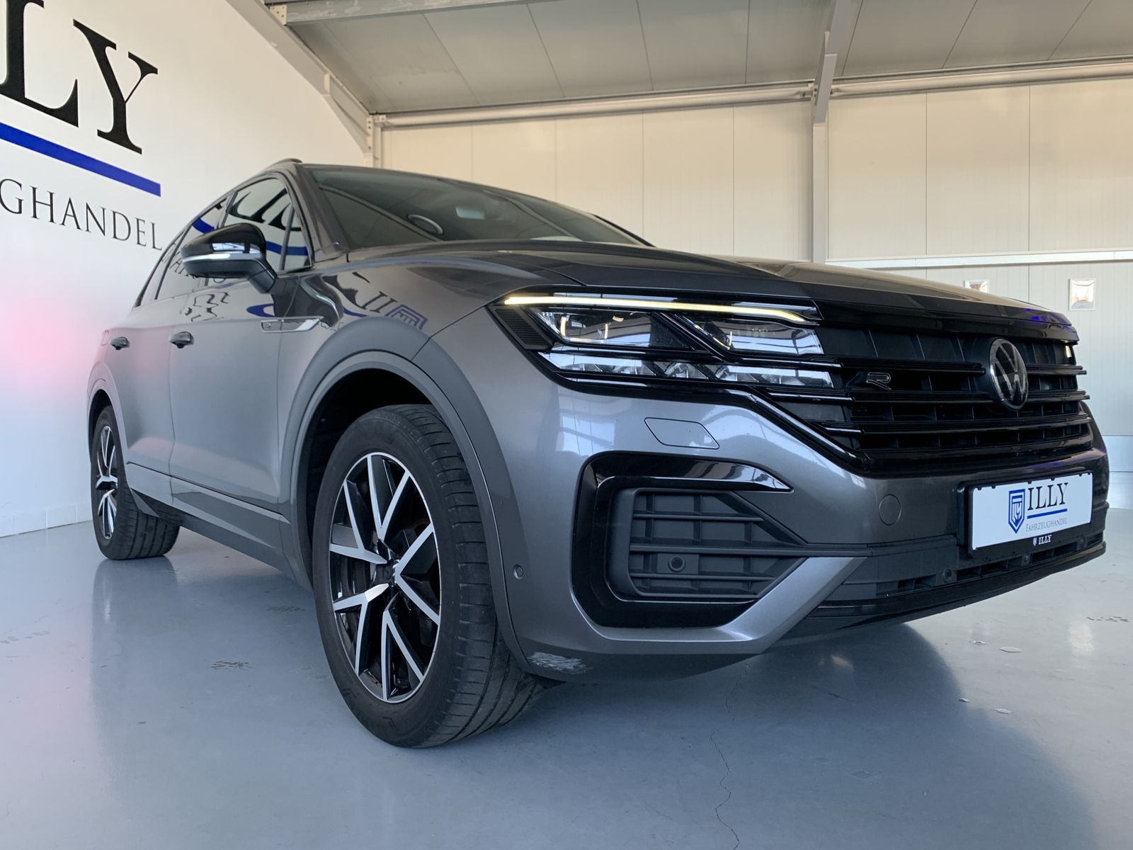 Fahrzeugabbildung Volkswagen Touareg R-Line*4Motion*Leder*AHK*STHZ*Cam*