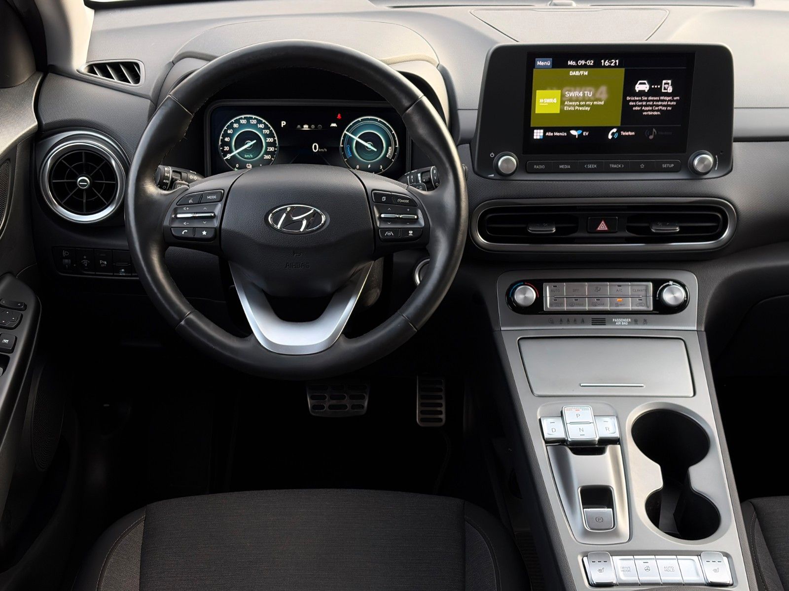 Fahrzeugabbildung Hyundai Kona Elektro Select 2WD CarPlay SHZ LHZ ACC