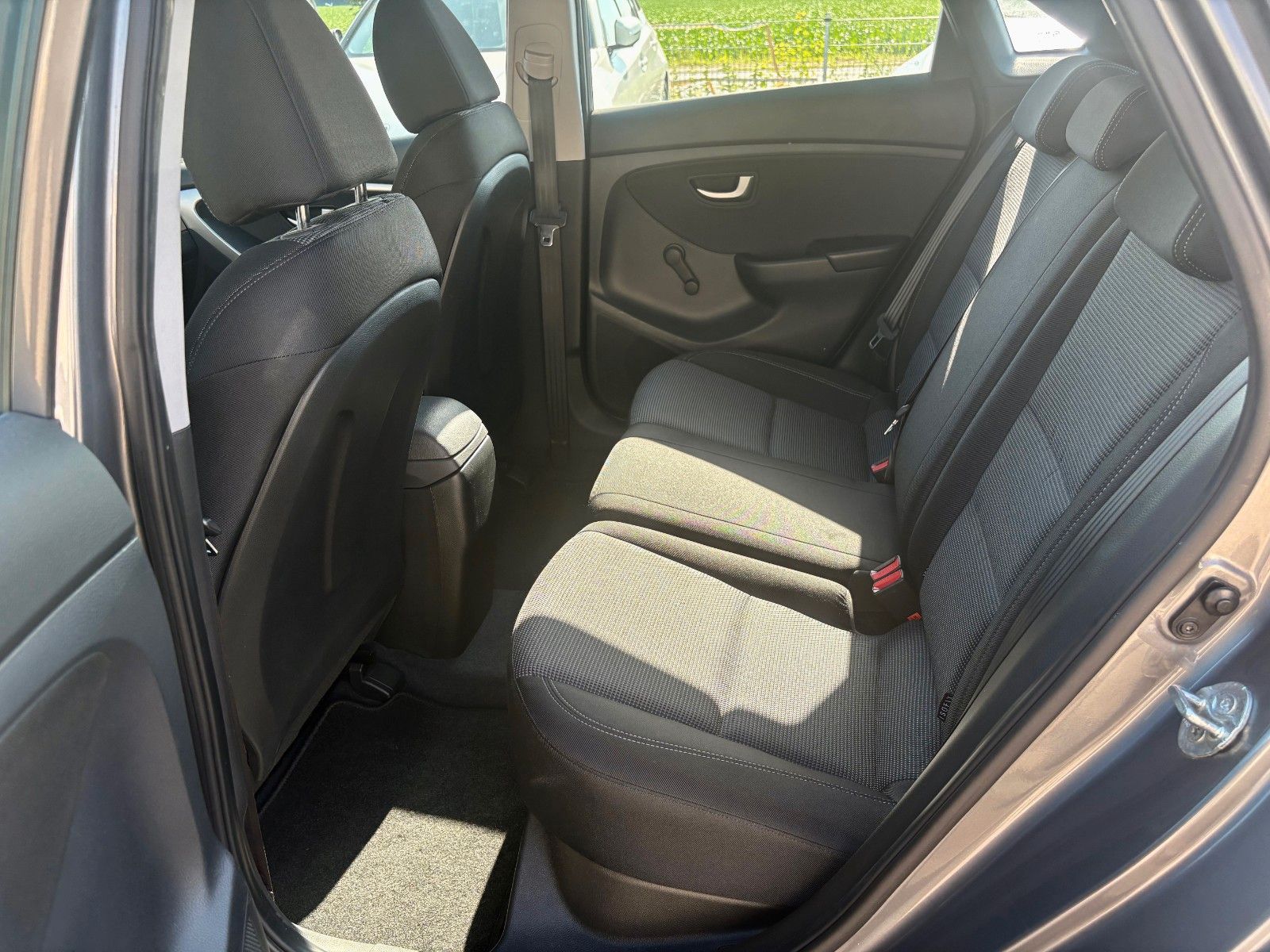 Fahrzeugabbildung Hyundai i30 1.6 CRDi 81kW Klima 2.HAND PDC Freisprech