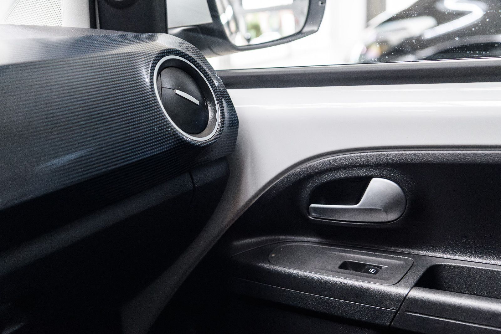 Fahrzeugabbildung Volkswagen up! 1.0l 48kw +4-türig + Maps & More + GJReifen