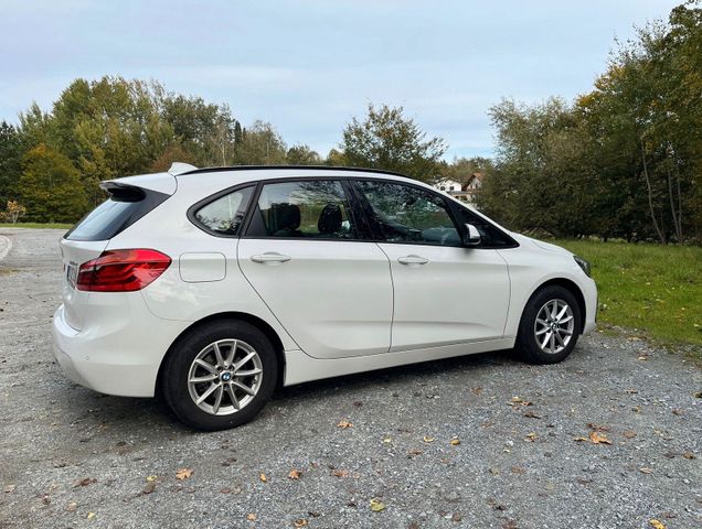 BMW 216d Active Tourer unfallfrei mit weni...