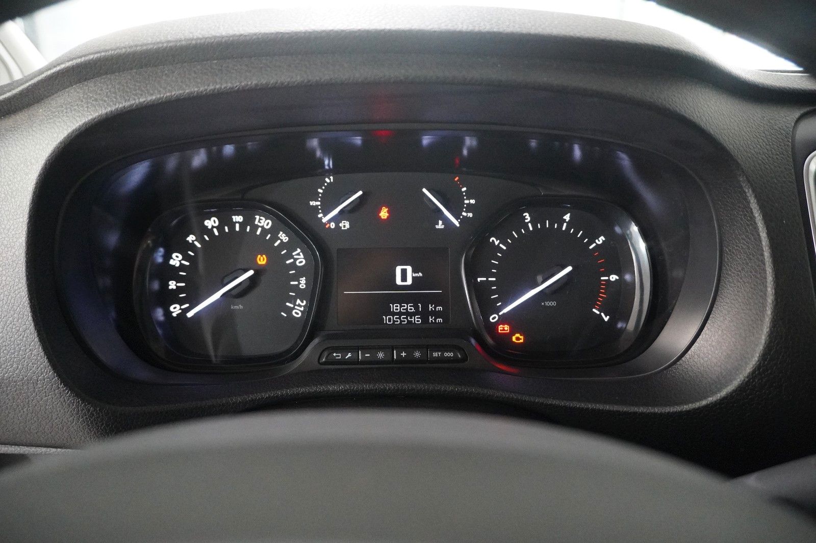 Fahrzeugabbildung Opel Vivaro C Kombi 2.0D "L" 9-SITZER NAVI/TEMP./DAB+