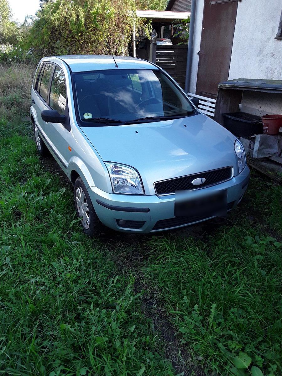 Ford Fusion 2004 — photo 8